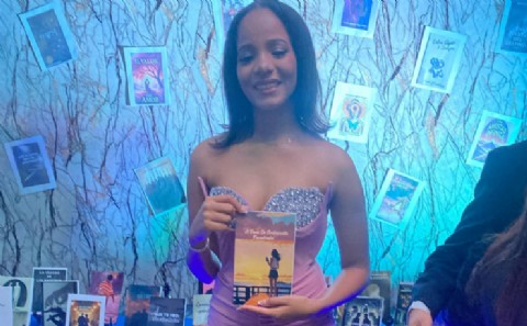 VIDEO | Carmen Reynoso lanza su primer libro "A través de sentimientos encontrados"