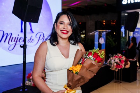 VIDEO | La doctora Tammy Toribio participa en el panel “Mujer de Pie”, celebrado en el Atrio Central de Downtown Center