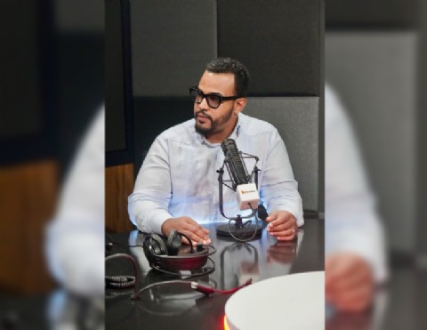El candidato a diputado de ultramar Zapata aboga por la salud mental de los dominicanos en el exterior