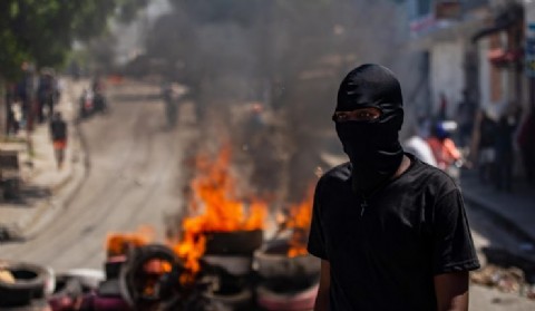 Puerto Príncipe al límite: sabotajes, pandillas y la indiferencia del Gobierno empujan a la ciudad en la oscuridad