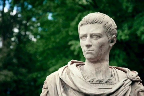 Un 24 de enero, murió el Emperador romano Julio César Augusto Germánico, apodado "Calígula"