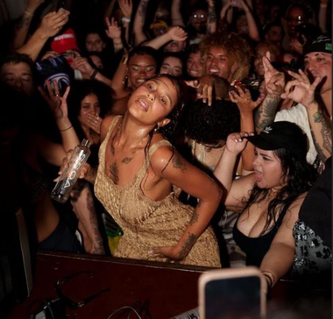 VIDEO | Tokischa celebra su primera aparición con los fans en la ciudad de Río de Janeiro en Brasil