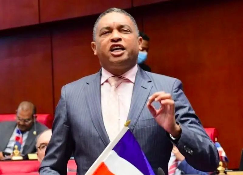 Yván Lorenzo acusó al PRM de repartirse el país "como un filete"