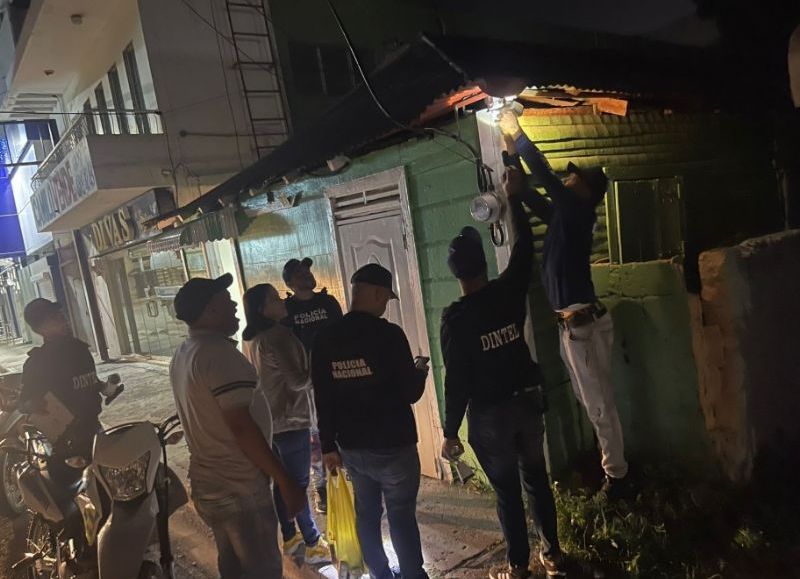 Allanamiento en San Juan: secuestran presunta cocaína, cámaras de vigilancia y armas blancas en una vivienda céntrica