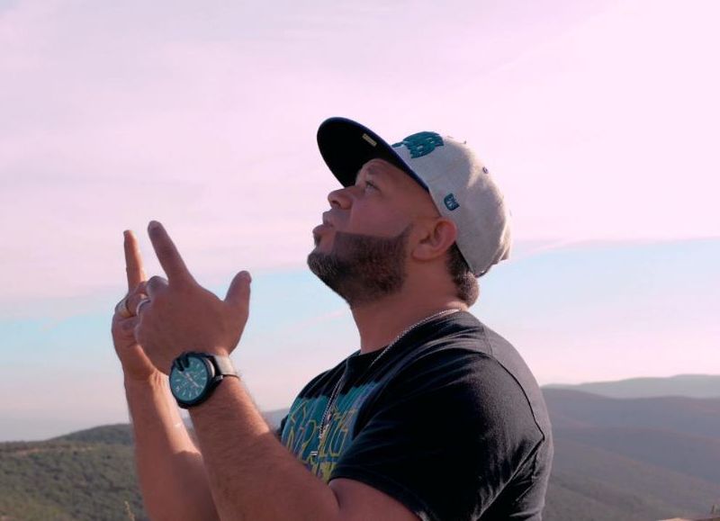 Danny Núñez, el artista dominicano que transformó la adversidad en una propuesta musical con proyección internacional