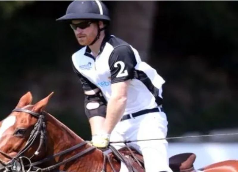 El príncipe Harry sufrió una caída del caballo mientras jugaba al polo en California
