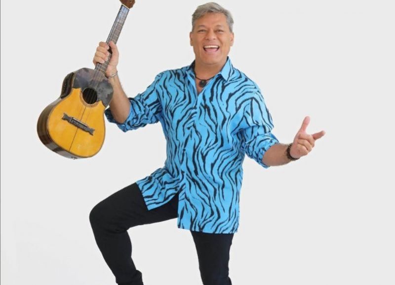 El cantautor venezolano Juan Carlos Luces estrenó "La Fiesta", su nuevo material en vivo