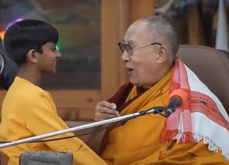 Por "abuso infantil": partido de Sudáfrica pide el arresto del Dalai Lama