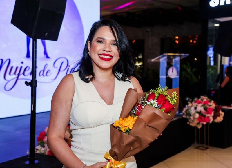 VIDEO | La doctora Tammy Toribio participa en el panel “Mujer de Pie”, celebrado en el Atrio Central de Downtown Center