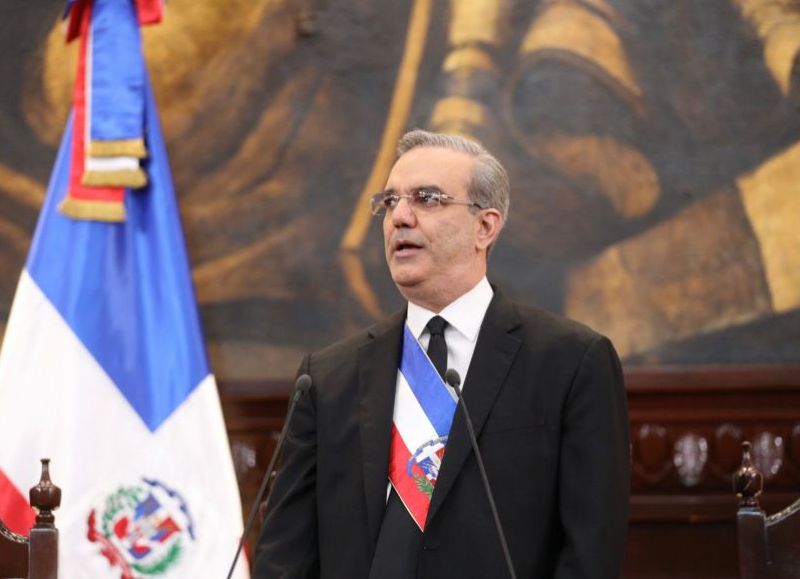 Un poco tarde: Abinader busca "fortalecer la economía"