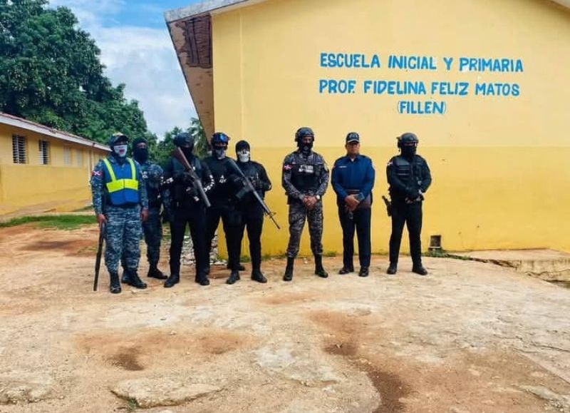 VIDEO | Militarizan escuela en Barahona tras semanas sin clases y sin explicaciones oficiales