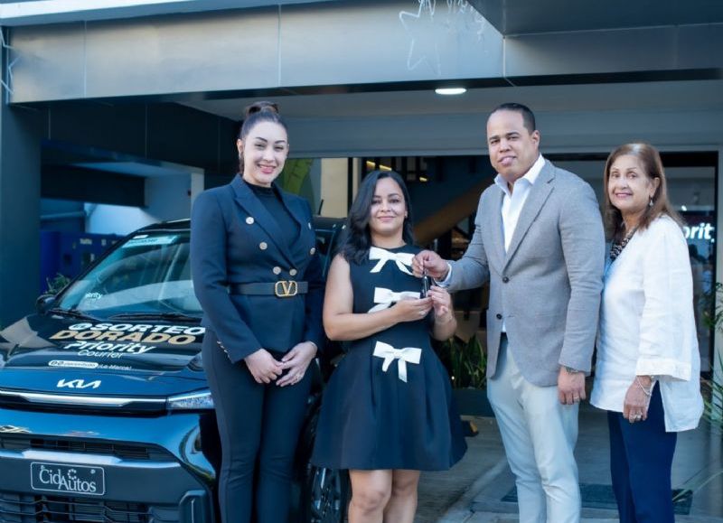 VIDEO | La empresa Priority Courier entregó un automóvil a la ganadora de su Sorteo Dorado 2025