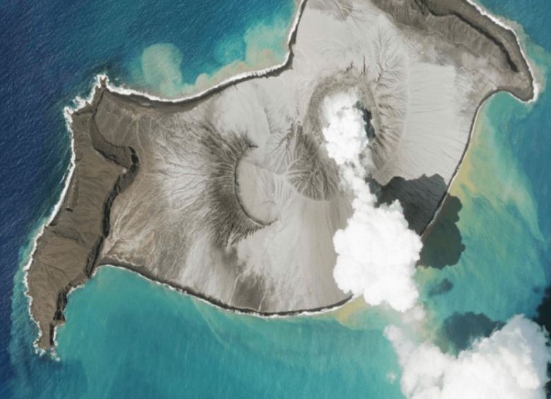 Tonga: aislada del mundo tras la erupción del volcán submarino