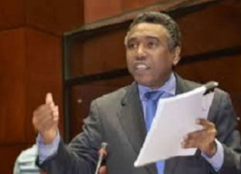 El senador Félix Bautista acusó al Congreso de violar la Constitución