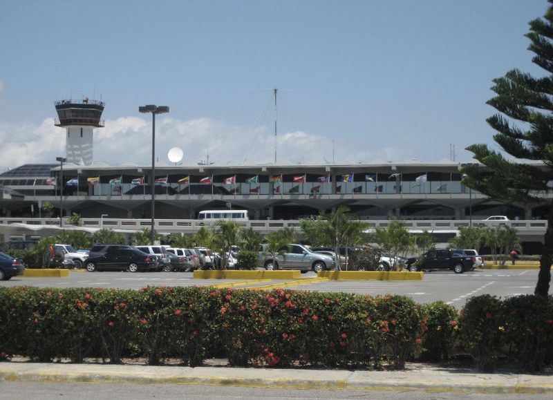 VIDEO | Empresarios de rent car denuncian presuntos abusos de autoridades aeroportuarias